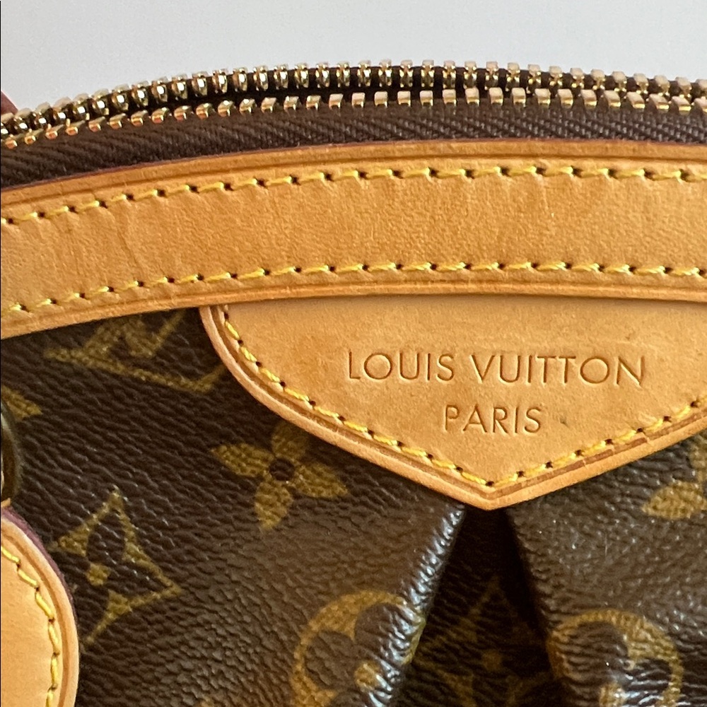 Louis Vuitton - Picture 3 of 11